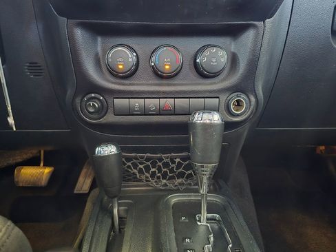 Used 2018 Jeep Wrangler Unlimited Sport S AWD/4WD image 10