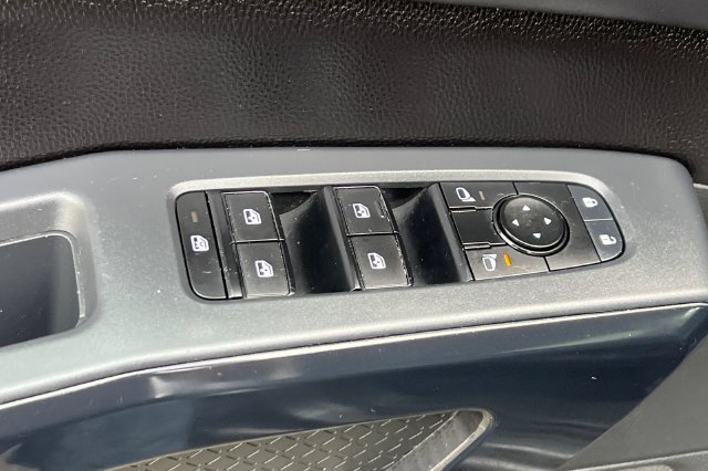 Used 2024 Nissan Pathfinder SV FWD image 14