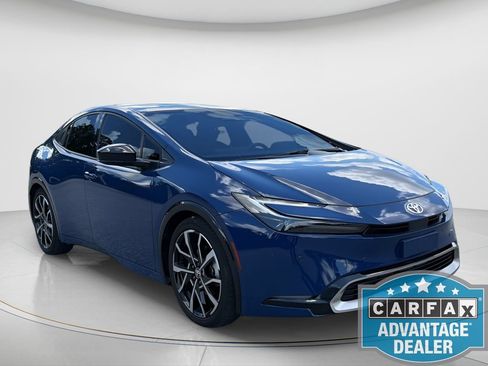 Used 2024 Toyota Prius Prime Premium FWD image 3
