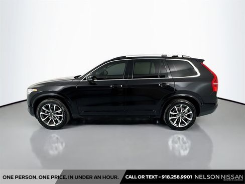 Used 2017 Volvo XC90 T6 Momentum w/ Vision Package image 8