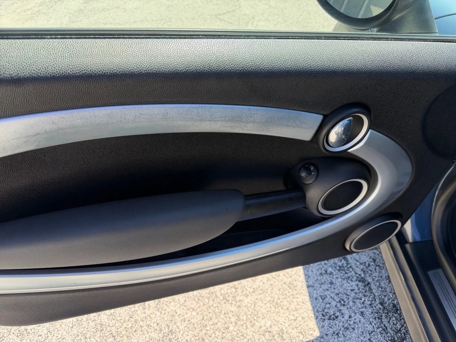 Used 2010 MINI Cooper Convertible FWD image 11