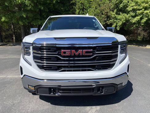 Used 2023 GMC Sierra 1500 SLT w/ SLT Premium Package AWD/4WD image 3