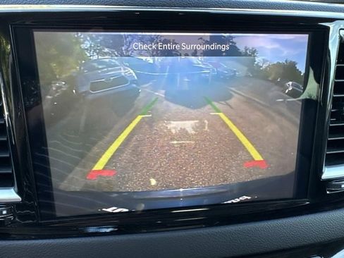 Used 2024 Chrysler Pacifica Touring-L image 27