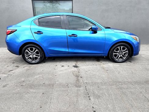 Used 2019 Toyota Yaris XLE image 18