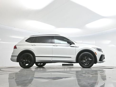 Used 2023 Volkswagen Tiguan SE R-Line FWD image 44