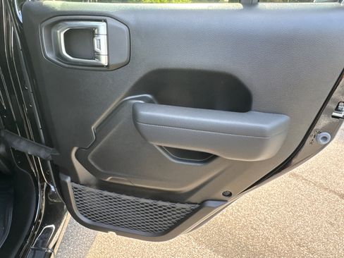 Used 2026 Jeep Wrangler Unlimited Sport AWD/4WD image 17
