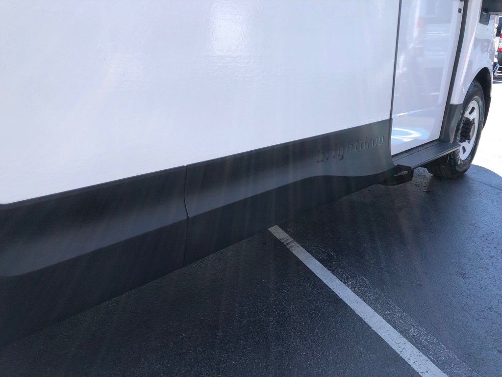 Used 2025 Chevrolet Brightdrop 400 w/ Power Door Package AWD/4WD image 15