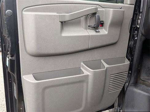 Used 2018 GMC Savana 3500 LT w/ LT Preferred Equipment Group image 10