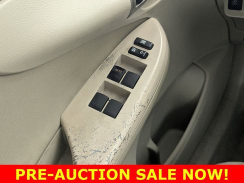 Used 2013 Toyota Corolla LE FWD image 15