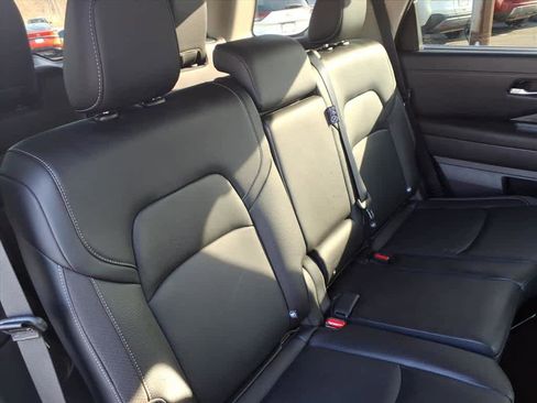 Certified 2024 Nissan Pathfinder SL image 21