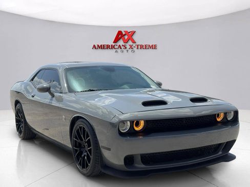 Used 2018 Dodge Challenger R/T Scat Pack w/ Leather Interior Group RWD image 8