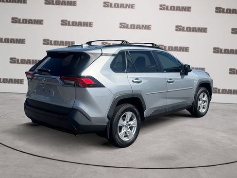 Used 2021 Toyota RAV4 XLE AWD/4WD image 5