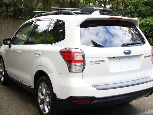 Used 2018 Subaru Forester 2.5i Touring AWD/4WD image 4