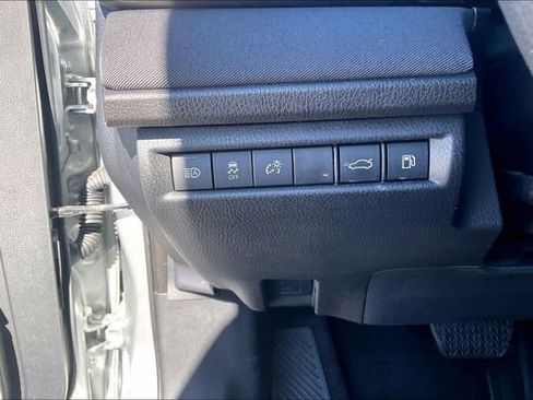 Used 2025 Toyota Camry LE w/ Convenience Package image 28