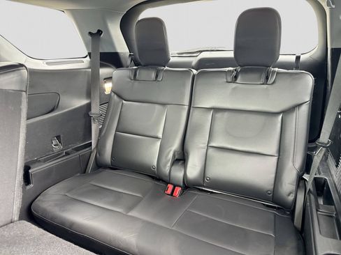 Certified 2021 Ford Explorer XLT w/ Equipment Group 202A AWD/4WD image 25