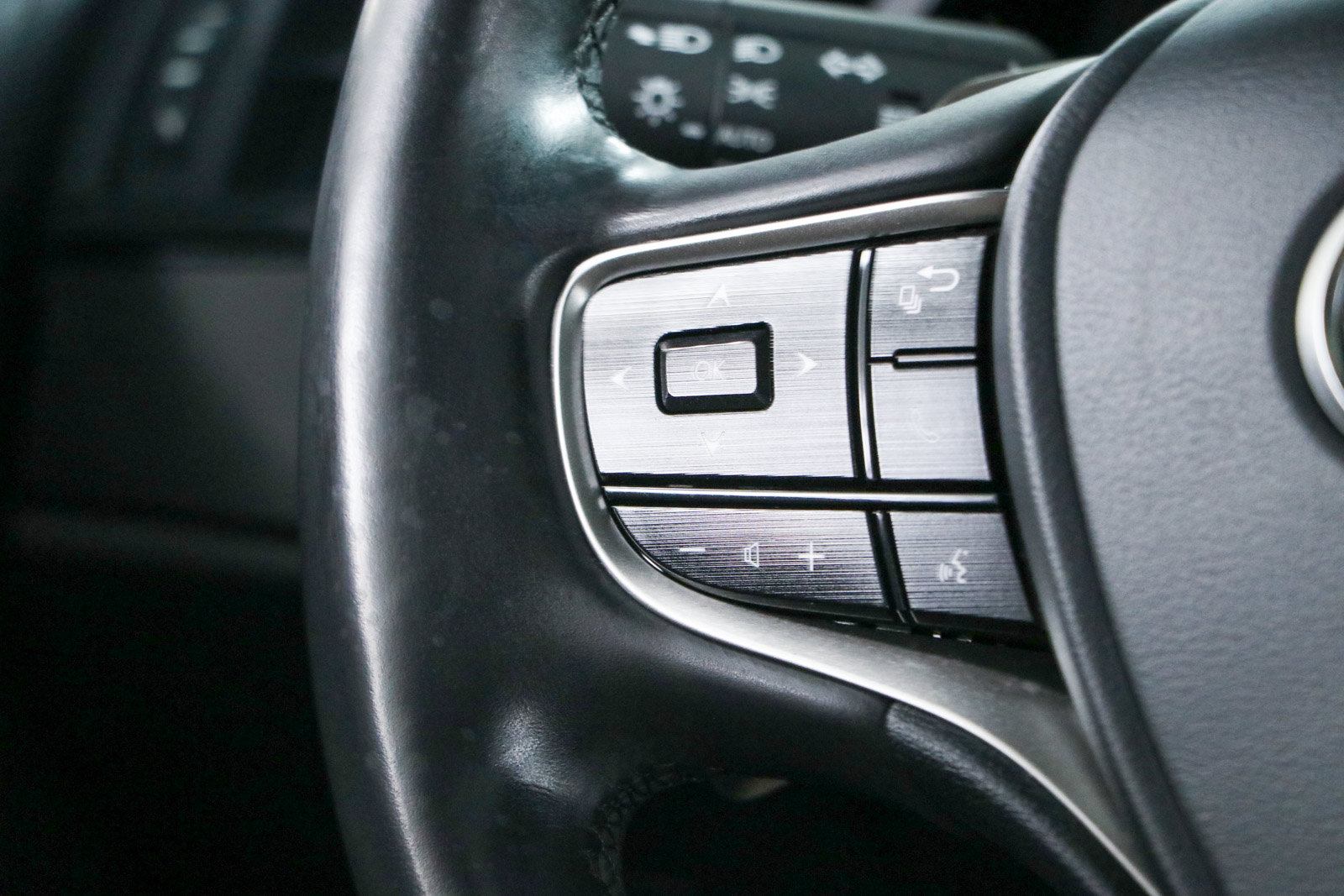 Used 2024 Lexus ES 350 w/ Premium Package FWD image 13