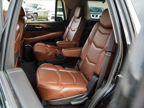 Used 2019 Cadillac Escalade Premium Luxury AWD/4WD image 9