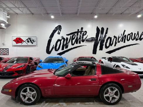 Used 1994 Chevrolet Corvette Coupe RWD image 2