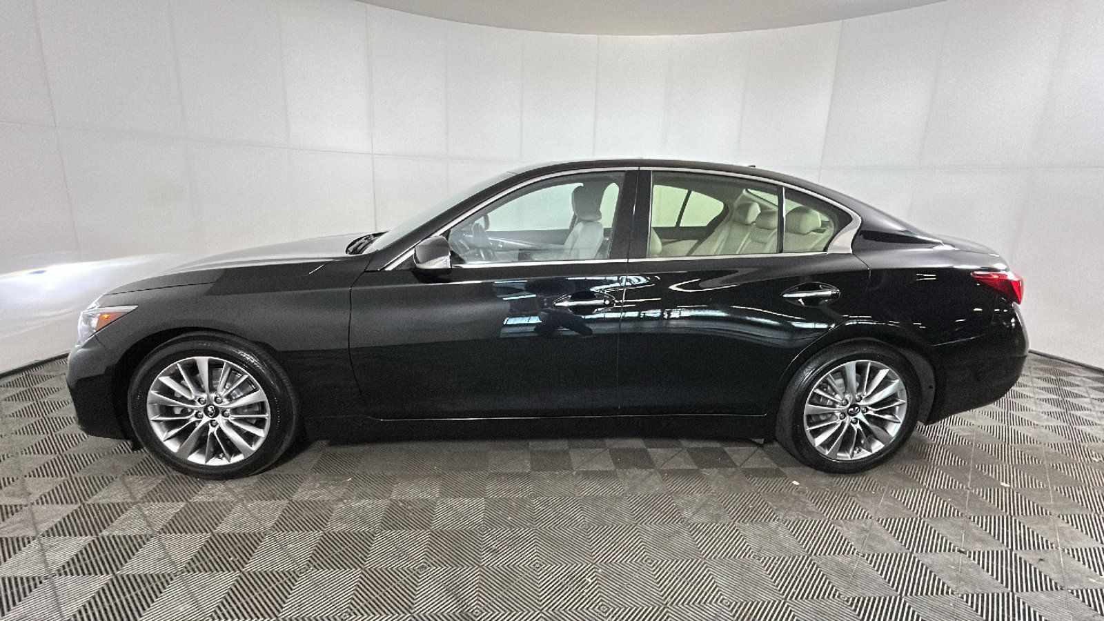 Used 2023 INFINITI Q50 Luxe AWD/4WD image 5