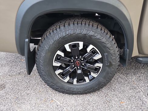 Used 2022 Nissan Frontier Pro-X image 5