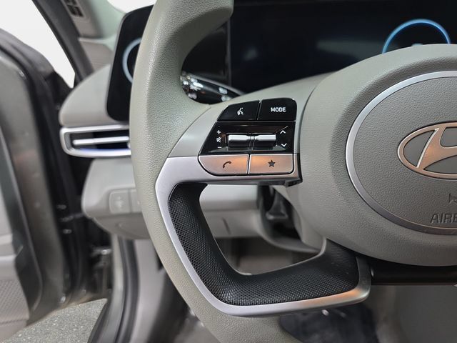 Used 2024 Hyundai Elantra SEL FWD image 17
