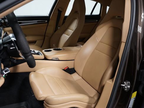 Used 2018 Porsche Panamera image 6