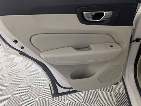 Used 2021 Volvo XC60 T5 Momentum w/ Protection Package Premier image 29