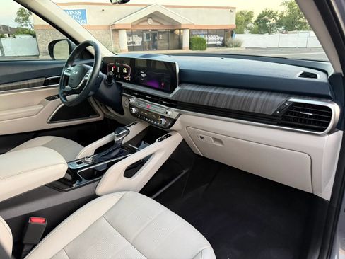 Used 2023 Kia Telluride EX w/ EX Captain's Chair Package AWD/4WD image 23
