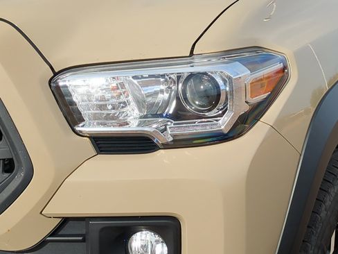 Used 2017 Toyota Tacoma SR5 image 10