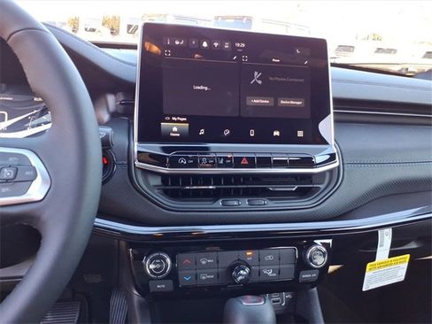 New 2026 Jeep Compass Latitude image 12