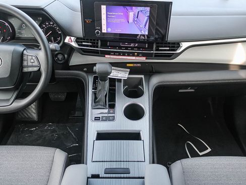 New 2026 Toyota Sienna LE FWD image 15