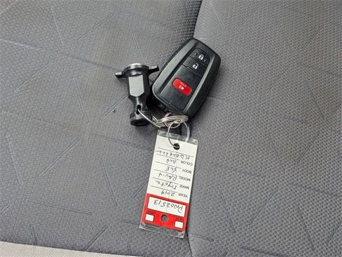 Used 2019 Toyota RAV4 XLE image 25