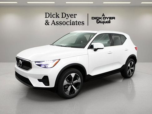 New 2025 Volvo XC40 B5 Core w/ Protection Package Premier image 4