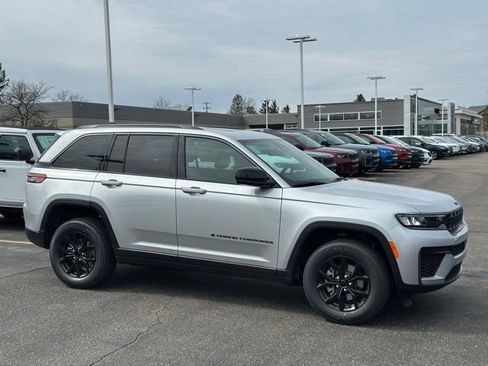 New 2026 Jeep Grand Cherokee Altitude AWD/4WD image 5