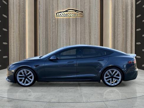 Used 2021 Tesla Model S Plaid image 4