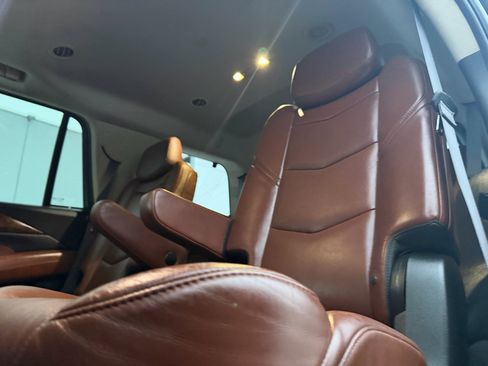 Used 2015 Cadillac Escalade Luxury image 10