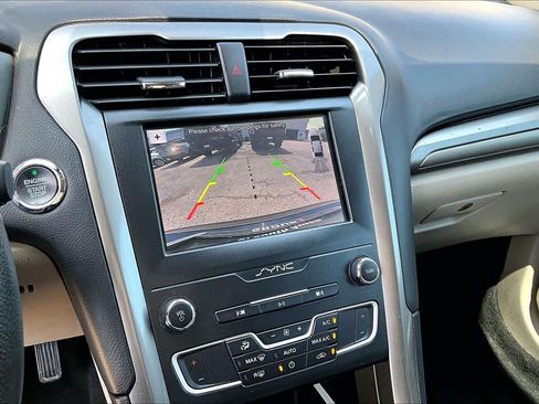 Used 2019 Ford Fusion SE FWD image 29