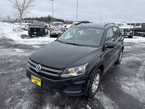 Used 2017 Volkswagen Tiguan S image 2