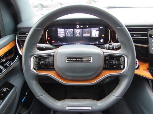 Used 2022 Jeep Grand Wagoneer Series II image 16