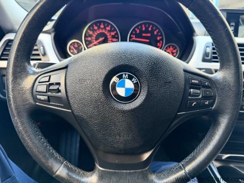 Used 2018 BMW 320i Sedan RWD image 19