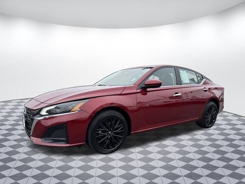 Used 2025 Nissan Altima 2.5 SV w/ SV Special Edition Package image 3