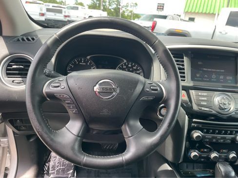 Used 2019 Nissan Pathfinder SV AWD/4WD image 15