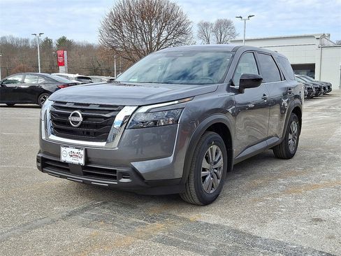 New 2025 Nissan Pathfinder S image 2