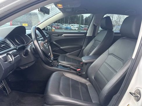Used 2017 Volkswagen Passat 1.8T R-Line w/ R-Line Lighting Package image 15