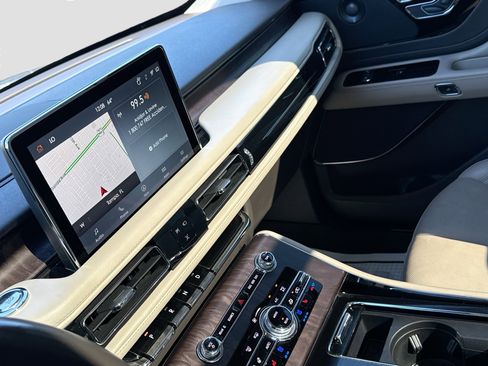 Used 2022 Lincoln Aviator Reserve w/ Elements Package Plus image 30