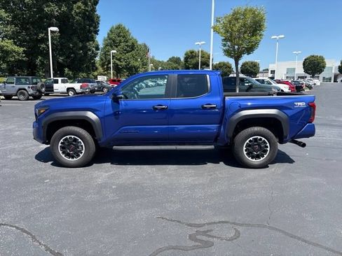 Used 2025 Toyota Tacoma TRD Off-Road w/ TRD Off Road Upgrade Package AWD/4WD image 2