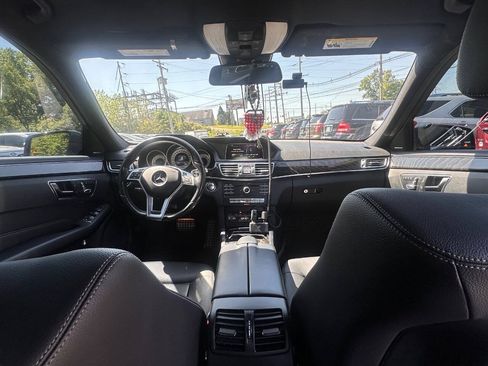 Used 2016 Mercedes-Benz E 350 4MATIC Sedan w/ Premium Package image 18