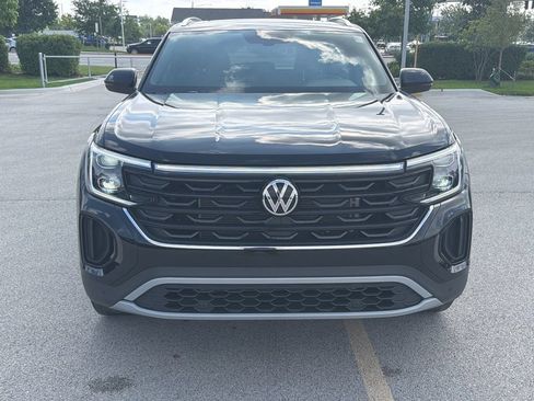 Certified 2025 Volkswagen Atlas Cross Sport SE w/ Panoramic Sunroof Package AWD/4WD image 2