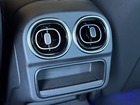 New 2025 Mercedes-Benz C 300 4MATIC Sedan image 15