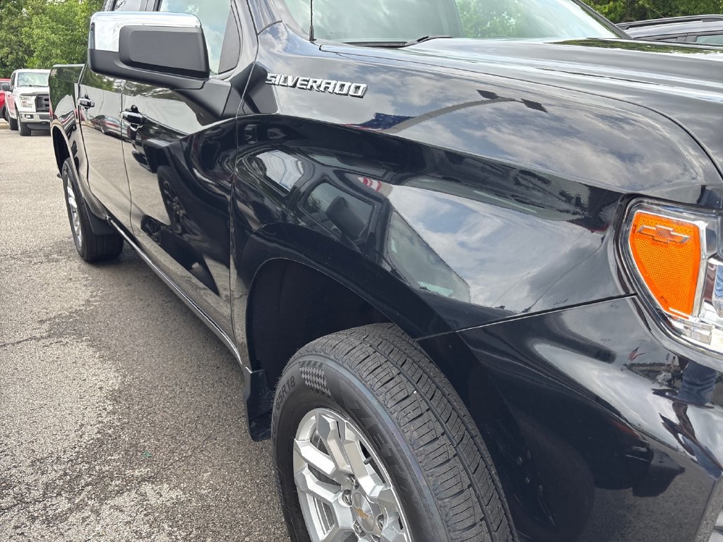 Used 2023 Chevrolet Silverado 1500 LT AWD/4WD image 18